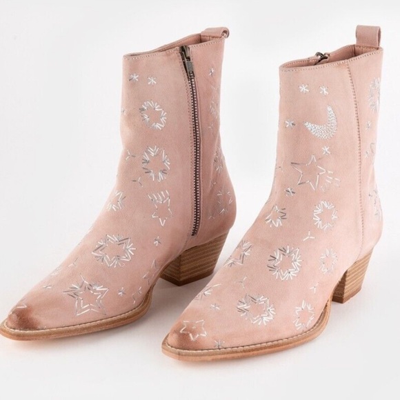 Free People | Bowers Pink Suede Star Embroidered Western Booties Size 7.5 NWOB - Picture 2 of 7